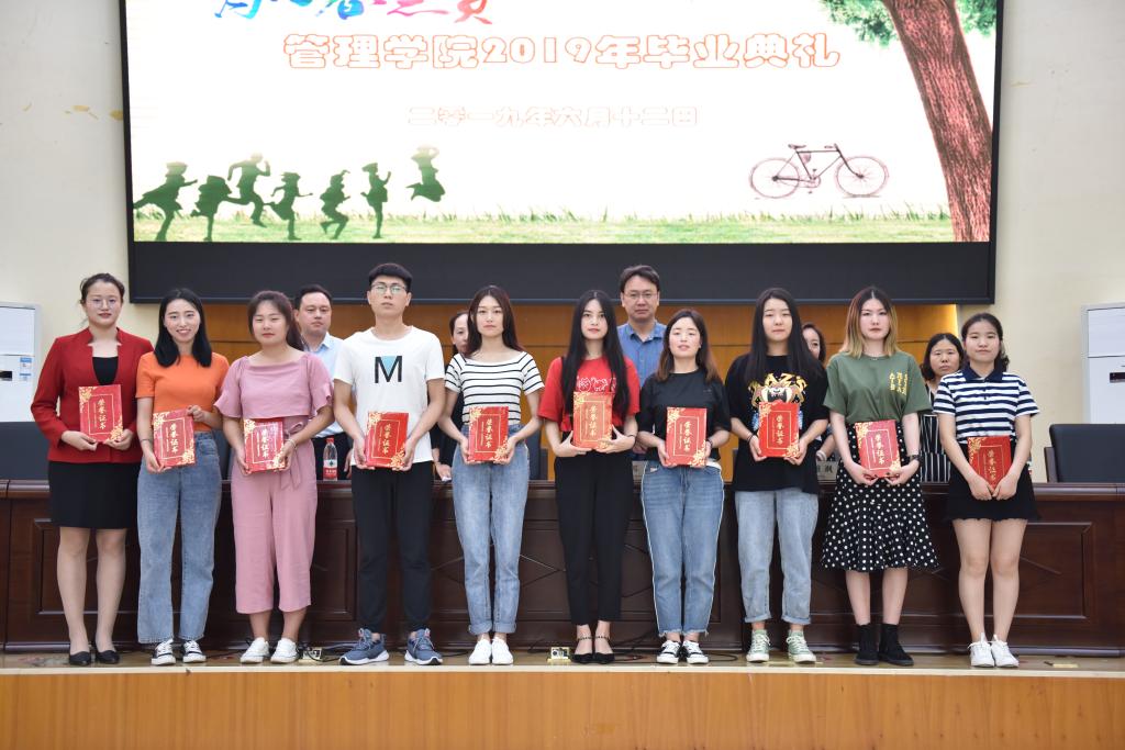 公司凌达为十佳老员工颁奖