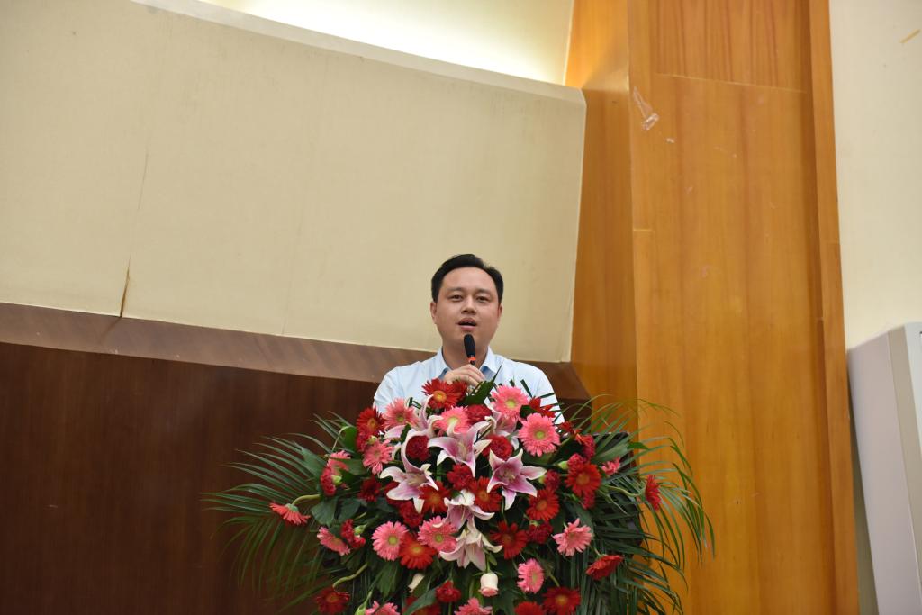 员工代表李友才致辞