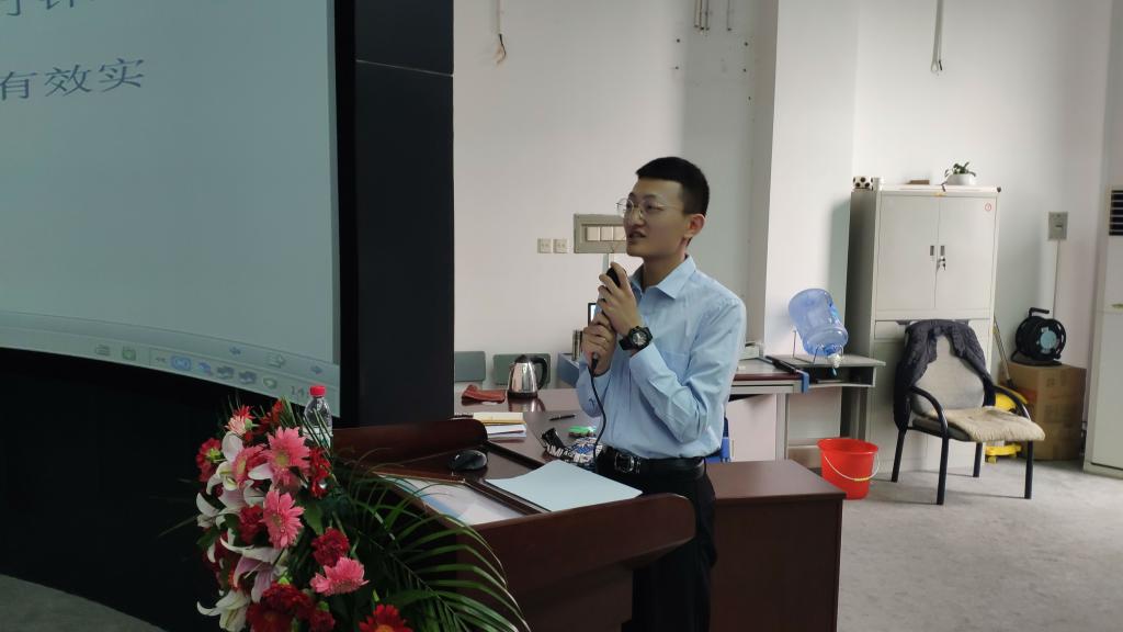 一等奖获得者魏信周在比赛中