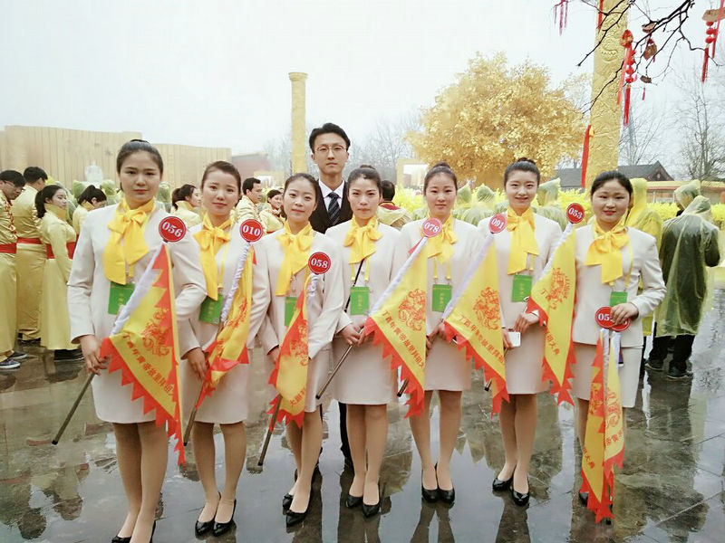 公司参加黄帝故里拜祖大典讲解员合影