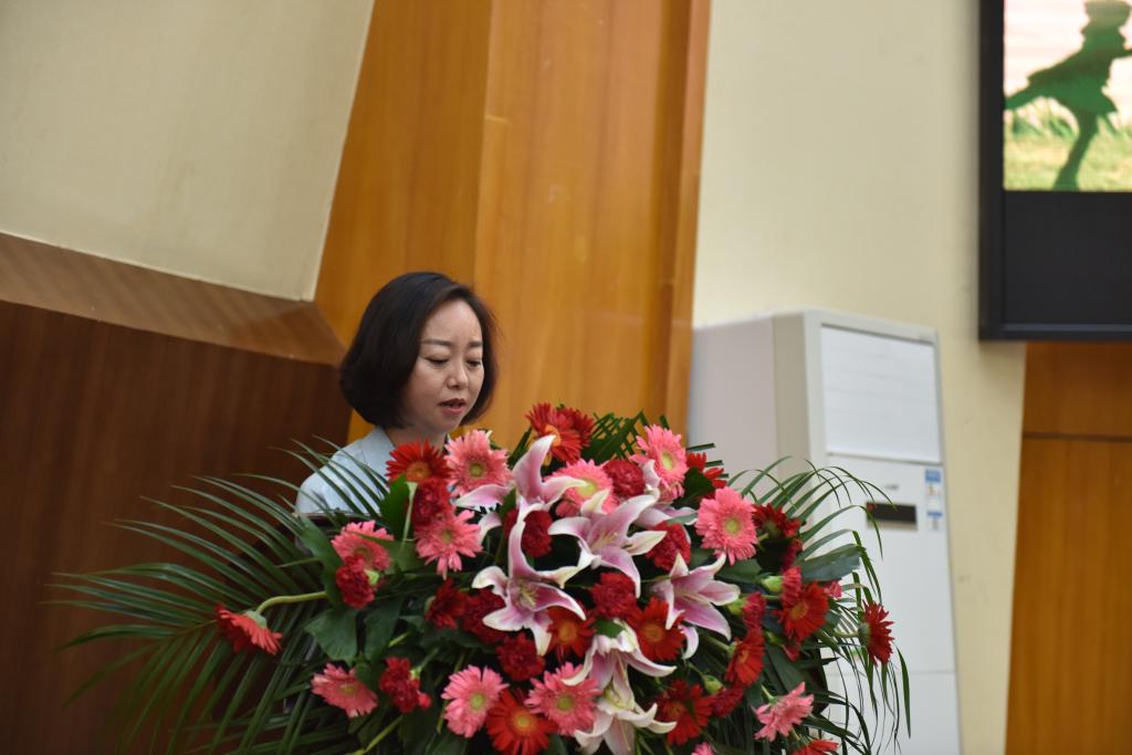 教师代表徐雅飒老师发言